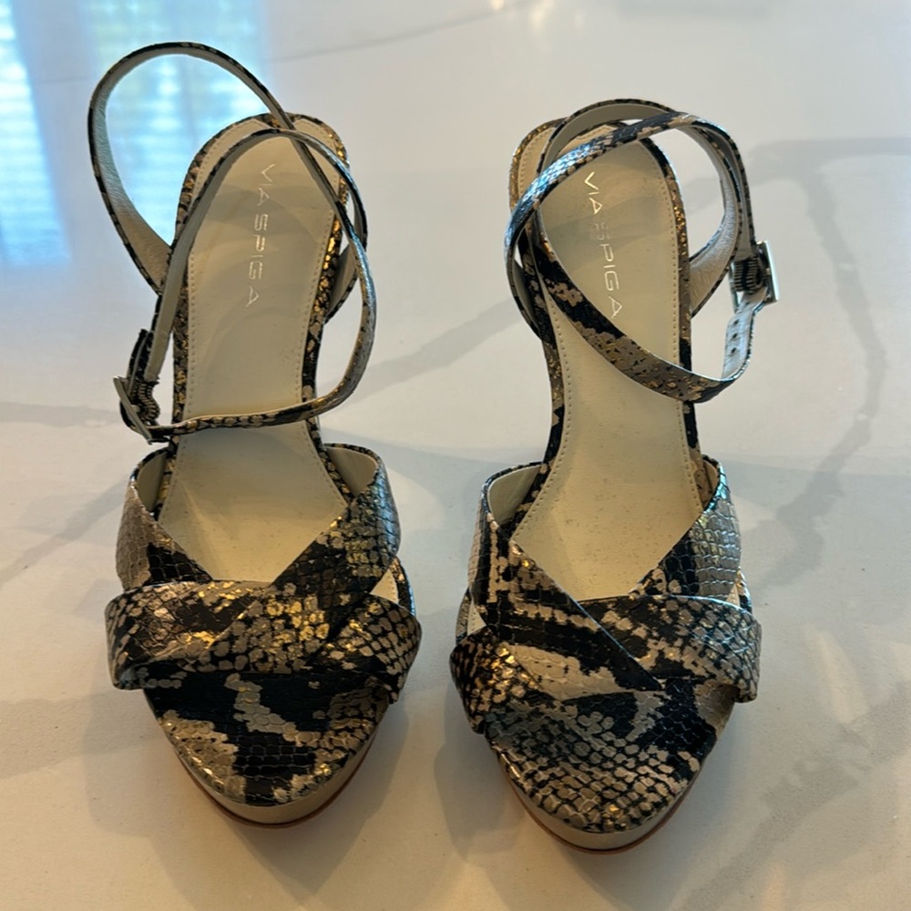 Via Spiga size 7M-4 inch sandals